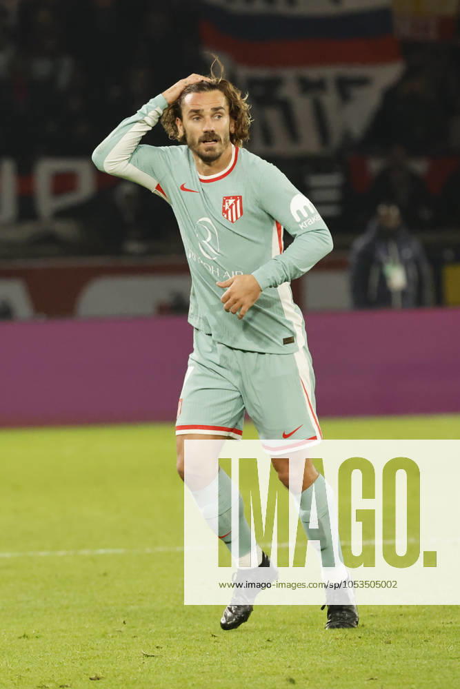Football : PSG - Atletico Madrid (1-2). 6 Novembre 2024 - Paris, France : PSG vs Atletico Madrid dans la premiere phase de la Ligue des Champions de football. Atleico Madrid bat PSG 2-1. Antoine Griezmann (Atletico en maillot rbleu ciel) ici en action. (Photo Henri Szwarc Starface) 311231 2024-11-06 Paris France
