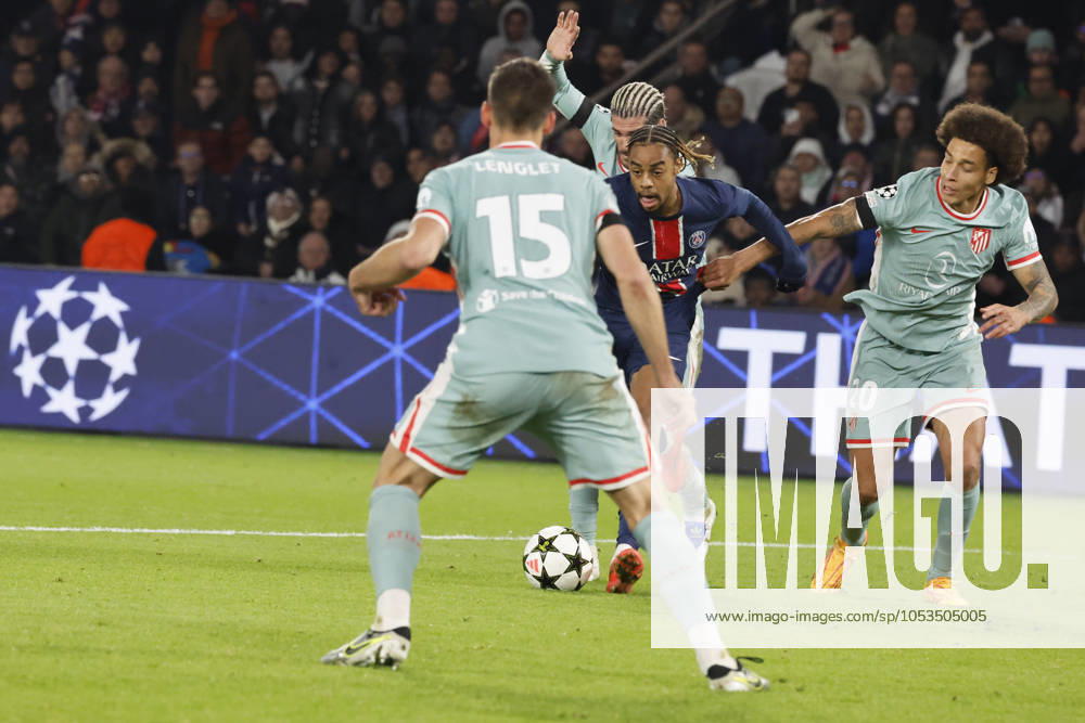 Football : PSG - Atletico Madrid (1-2). 6 Novembre 2024 - Paris, France : PSG vs Atletico Madrid dans la premiere phase de la Ligue des Champions de football. Atleico Madrid bat PSG 2-1. Bradley Barcola (Paris en maillot bleu) ici en action. (Photo Henri Szwarc Starface) 311231 2024-11-06 Paris France