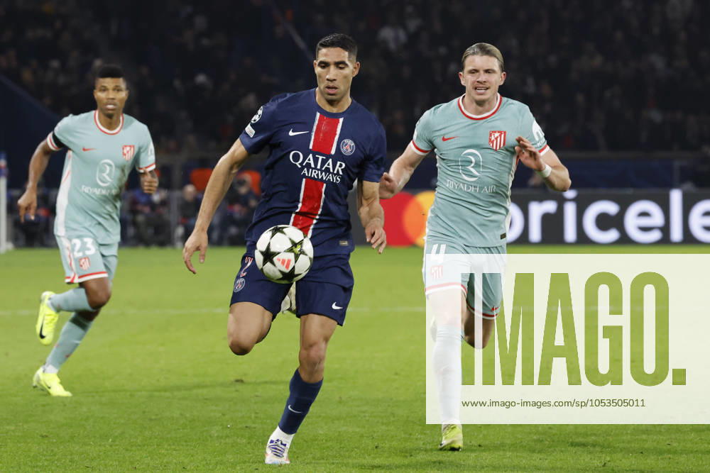 Football : PSG - Atletico Madrid (1-2). 6 Novembre 2024 - Paris, France : PSG vs Atletico Madrid dans la premiere phase de la Ligue des Champions de football. Atleico Madrid bat PSG 2-1. Achraf Hakimi (Paris en maillot bleu) contre Conor Gallagher (Atletico en maillot rbleu ciel) ici en action. (Photo Henri Szwarc Starface) 311231 2024-11-06 Paris France