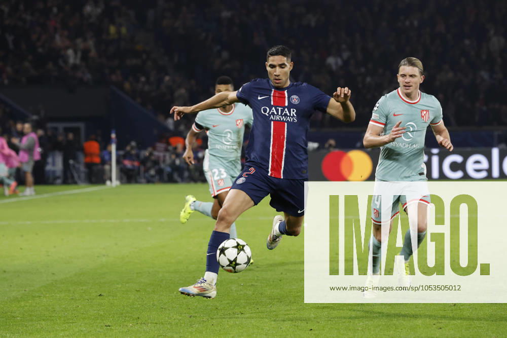 Football : PSG - Atletico Madrid (1-2). 6 Novembre 2024 - Paris, France : PSG vs Atletico Madrid dans la premiere phase de la Ligue des Champions de football. Atleico Madrid bat PSG 2-1. Achraf Hakimi (Paris en maillot bleu) contre Conor Gallagher (Atletico en maillot rbleu ciel) ici en action. (Photo Henri Szwarc Starface) 311231 2024-11-06 Paris France