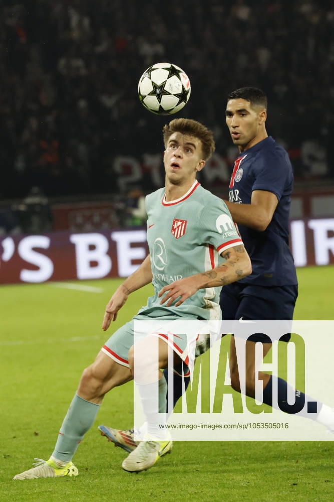 Football : PSG - Atletico Madrid (1-2). 6 Novembre 2024 - Paris, France : PSG vs Atletico Madrid dans la premiere phase de la Ligue des Champions de football. Atleico Madrid bat PSG 2-1. X (Paris en maillot bleu) contre Y (Atletico en maillot rbleu ciel) ici en action. (Photo Henri Szwarc Starface) 311231 2024-11-06 Paris France