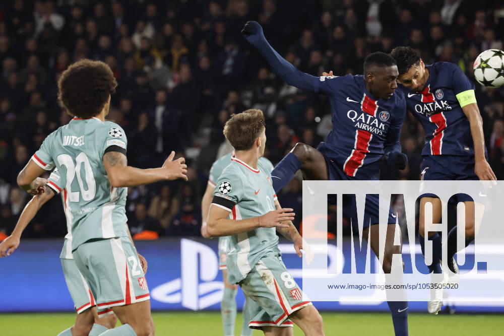 Football : PSG - Atletico Madrid (1-2). 6 Novembre 2024 - Paris, France : PSG vs Atletico Madrid dans la premiere phase de la Ligue des Champions de football. Atleico Madrid bat PSG 2-1. Marquinhos et Randal Kolo Muani (Paris en maillot bleu) ici en action. (Photo Henri Szwarc Starface) 311231 2024-11-06 Paris France