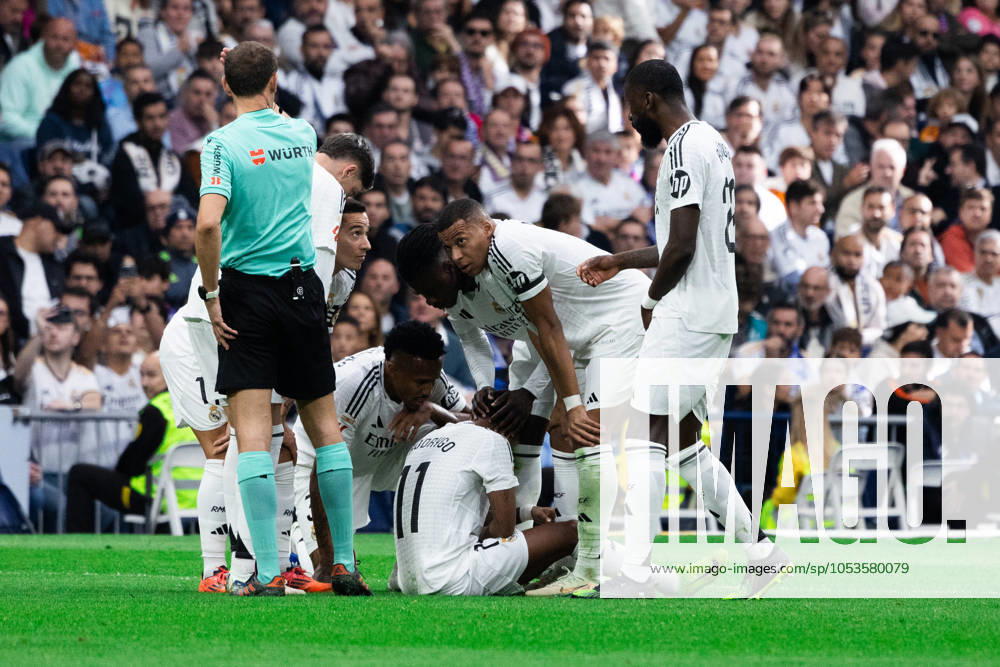 Real Madrid CF vs CA Osasuna - LaLiga EA Sports MADRID, SPAIN, NOVEMBER 9: Rodrygo Goes of Real Madrid CF after injured during the LaLiga EA Sports match between Real Madrid CF and CA Osasuna at Estadio Santiago Bernabeu on November 9, 2024 in Madrid, Spain. Madrid Estadio Santiago Bernabeu Madrid Spain