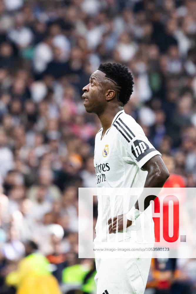 Real Madrid CF vs CA Osasuna - LaLiga EA Sports MADRID, SPAIN, NOVEMBER 9: Vinicius Jr of Real Madrid CF in tears after Militaos injured the LaLiga EA Sports match between Real Madrid CF and CA Osasuna at Estadio Santiago Bernabeu on November 9, 2024 in Madrid, Spain. Madrid Estadio Santiago Bernabeu Madrid Spain