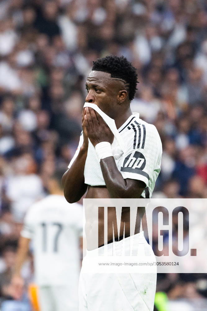 Real Madrid CF vs CA Osasuna - LaLiga EA Sports MADRID, SPAIN, NOVEMBER 9: Vinicius Jr of Real Madrid CF in tears after Militaos injured the LaLiga EA Sports match between Real Madrid CF and CA Osasuna at Estadio Santiago Bernabeu on November 9, 2024 in Madrid, Spain. Madrid Estadio Santiago Bernabeu Madrid Spain