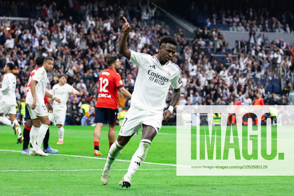 Real Madrid CF vs CA Osasuna - LaLiga EA Sports MADRID, SPAIN, NOVEMBER 9: Vinicius Jr of Real Madrid CF celebrating after scoring his goal during the LaLiga EA Sports match between Real Madrid CF and CA Osasuna at Estadio Santiago Bernabeu on November 9, 2024 in Madrid, Spain. Madrid Estadio Santiago Bernabeu Madrid Spain