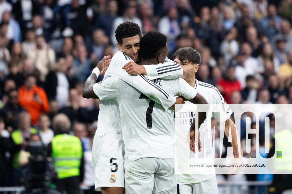 Real Madrid CF vs CA Osasuna - LaLiga EA Sports MADRID, SPAIN, NOVEMBER 9: Vinicius Jr of Real Madrid CF celebrating with Jude Bellingham of Real Madrid CF after scoring his goal during the LaLiga EA Sports match between Real Madrid CF and CA Osasuna at Estadio Santiago Bernabeu on November 9, 2024 in Madrid, Spain. Madrid Estadio Santiago Bernabeu Madrid Spain