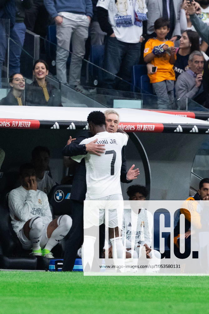 Real Madrid CF vs CA Osasuna - LaLiga EA Sports MADRID, SPAIN, NOVEMBER 9: Vinicius Jr of Real Madrid CF celebrating with Carlo Ancelotti of Real Madrid CF after scoring his goal during the LaLiga EA Sports match between Real Madrid CF and CA Osasuna at Estadio Santiago Bernabeu on November 9, 2024 in Madrid, Spain. Madrid Estadio Santiago Bernabeu Madrid Spain