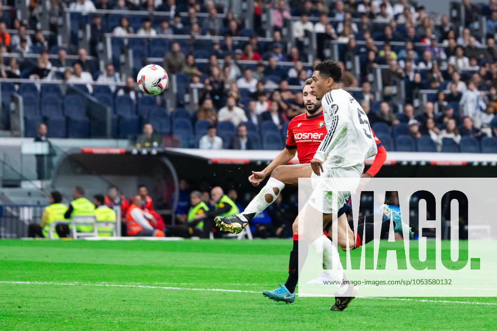 Real Madrid CF vs CA Osasuna - LaLiga EA Sports MADRID, SPAIN, NOVEMBER 9: Jude Bellingham of Real Madrid CF before scoring his goal during the LaLiga EA Sports match between Real Madrid CF and CA Osasuna at Estadio Santiago Bernabeu on November 9, 2024 in Madrid, Spain. Madrid Estadio Santiago Bernabeu Madrid Spain