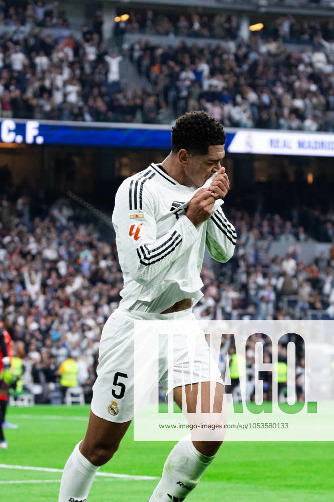 Real Madrid CF vs CA Osasuna - LaLiga EA Sports MADRID, SPAIN, NOVEMBER 9: Jude Bellingham of Real Madrid CF celebrating after scoring his goal during the LaLiga EA Sports match between Real Madrid CF and CA Osasuna at Estadio Santiago Bernabeu on November 9, 2024 in Madrid, Spain. Madrid Estadio Santiago Bernabeu Madrid Spain