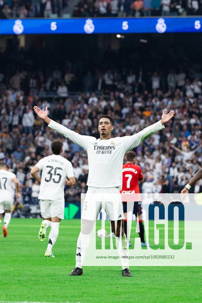 Real Madrid CF vs CA Osasuna - LaLiga EA Sports MADRID, SPAIN, NOVEMBER 9: Jude Bellingham of Real Madrid CF celebrating after scoring his goal during the LaLiga EA Sports match between Real Madrid CF and CA Osasuna at Estadio Santiago Bernabeu on November 9, 2024 in Madrid, Spain. Madrid Estadio Santiago Bernabeu Madrid Spain