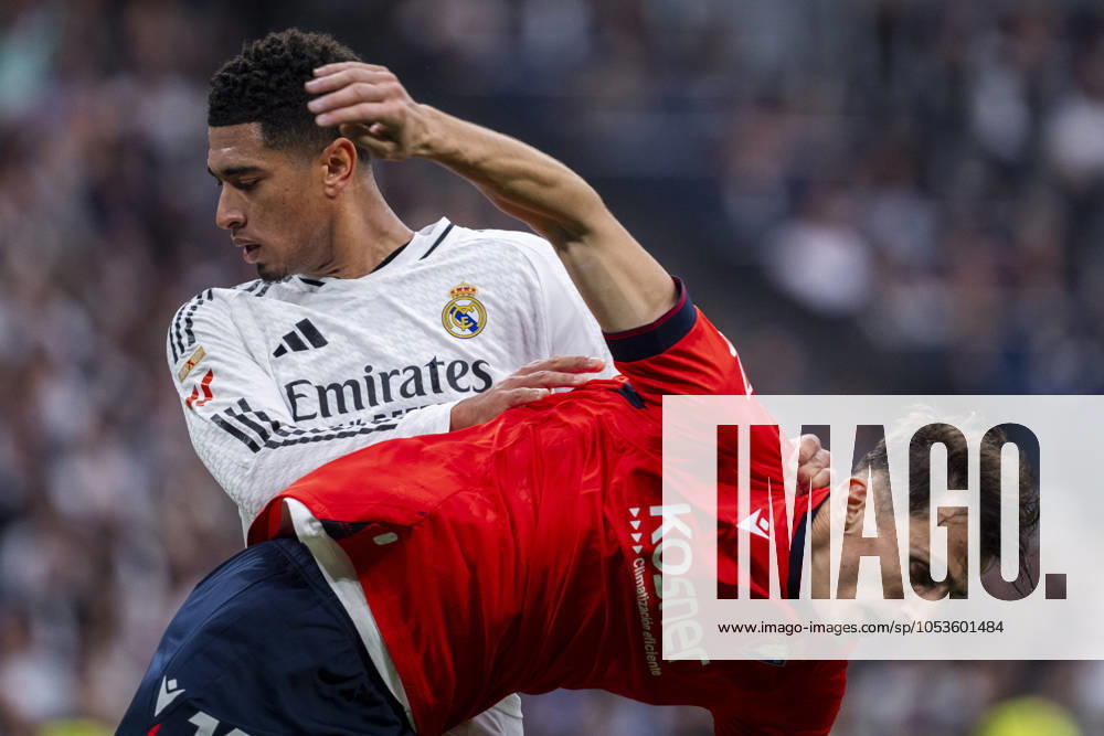 Real Madrid CF vs CA Osasuna - La Liga EA Sports 2024 25 Jude Bellingham of Real Madrid CF (L) in action against Ante Budimir of CA Osasuna (R) during the La Liga EA Sports 2024 25 football match between Real Madrid CF vs CA Osasuna at Estadio Santiago Bernabeu on November 09, 2024 in Madrid, Spain. Madrid Estadio Santiago Bernabeu Madrid Spain