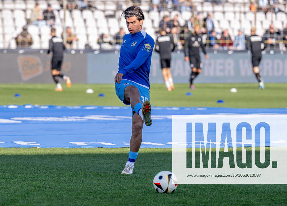 Tunay Deniz (TSV 1860 Muenchen, 36) beim Aufwaermen. GER, TSV 1860 Muenchen gegen SV Waldhof Mannheim 07, Fussball, 3. Bundesliga, 14. Spieltag, Saison 2024 2025, 09.11.2024. . GER, TSV 1860 Muenchen gegen SV Waldhof Mannheim 07, Fussball, 3. Bundesliga, 14. Spieltag, Saison 2024 2025, 09.11.2024. Muenchen
