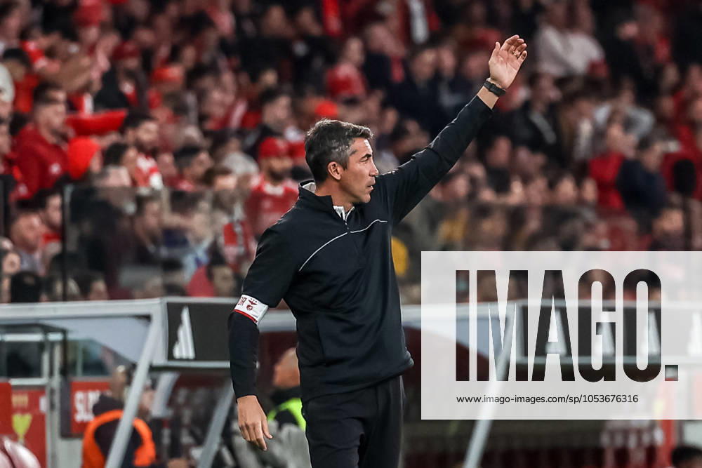 Lisbon, Portugal, November 11th, 2024: Bruno Lage SL Benfica Coach in action during the Liga Portugal Betclic game between SL Benfica v FC Porto at Estadio da Luz, Lisbon on November 10, 2024 (Joao Bravo SPP)