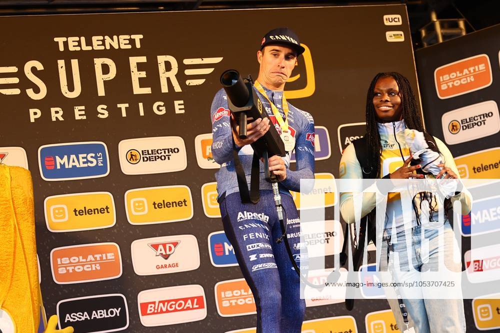 Third Belgian Niels Vandeputte celebrates on the podium of the men s elite race at the Jaarmarktcross cyclocross cycling event in Niel, race 3 8 of the Superprestige competition, Monday 11 November 2024. DAVIDxPINTENS x105185134x
