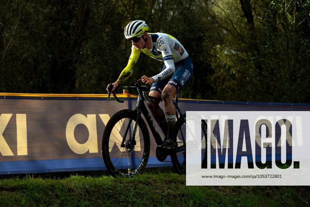 Belgian Gerben Kuypers pictured in action during the men s elite race at the Jaarmarktcross cyclocross cycling event in Niel, race 3 8 of the Superprestige competition, Monday 11 November 2024. WARDxVANDAEL x105199673x