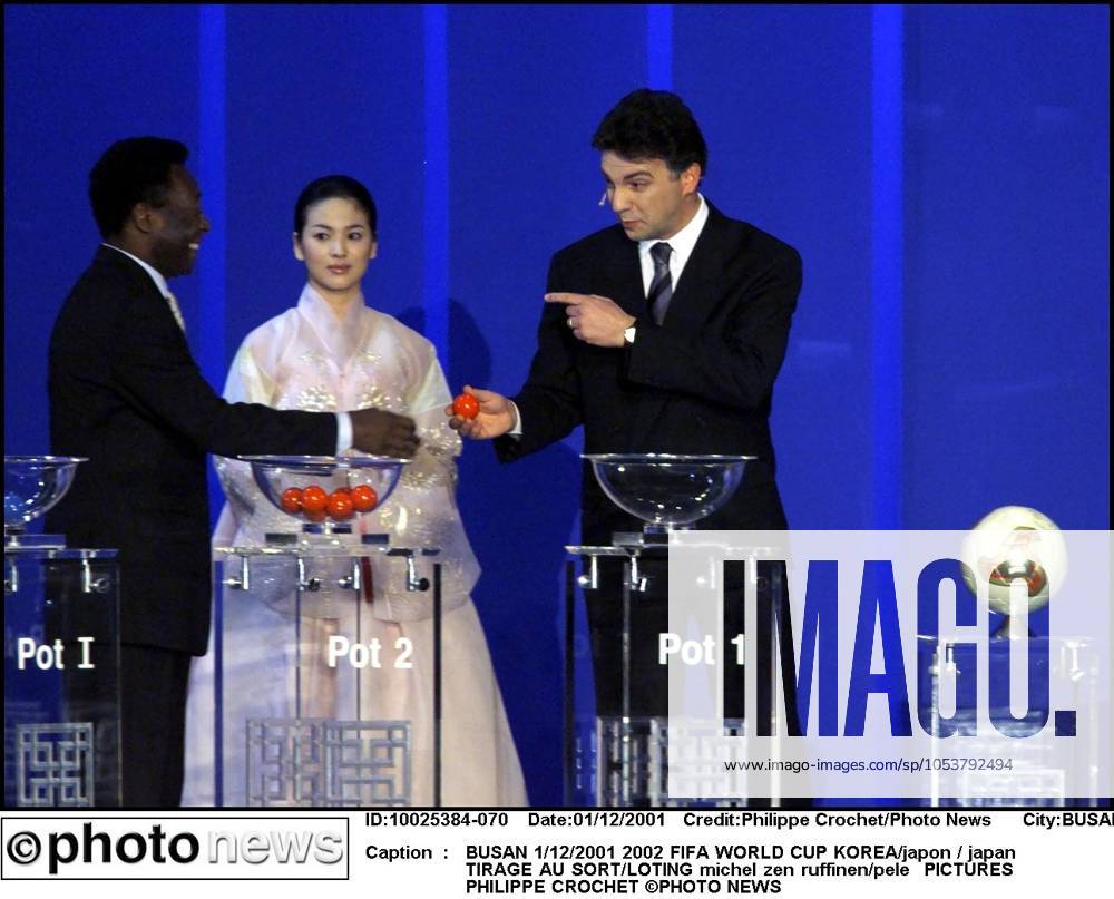 BUSAN 1 12 2001 2002 FIFA World Cup, WM, Weltmeisterschaft, Fussball KOREA japon japan TIRAGE AU SORT LOTING michel zen ruffinen pele PICTURES PHILIPPE CROCHET PHOTO NEWS BUSAN KOREA