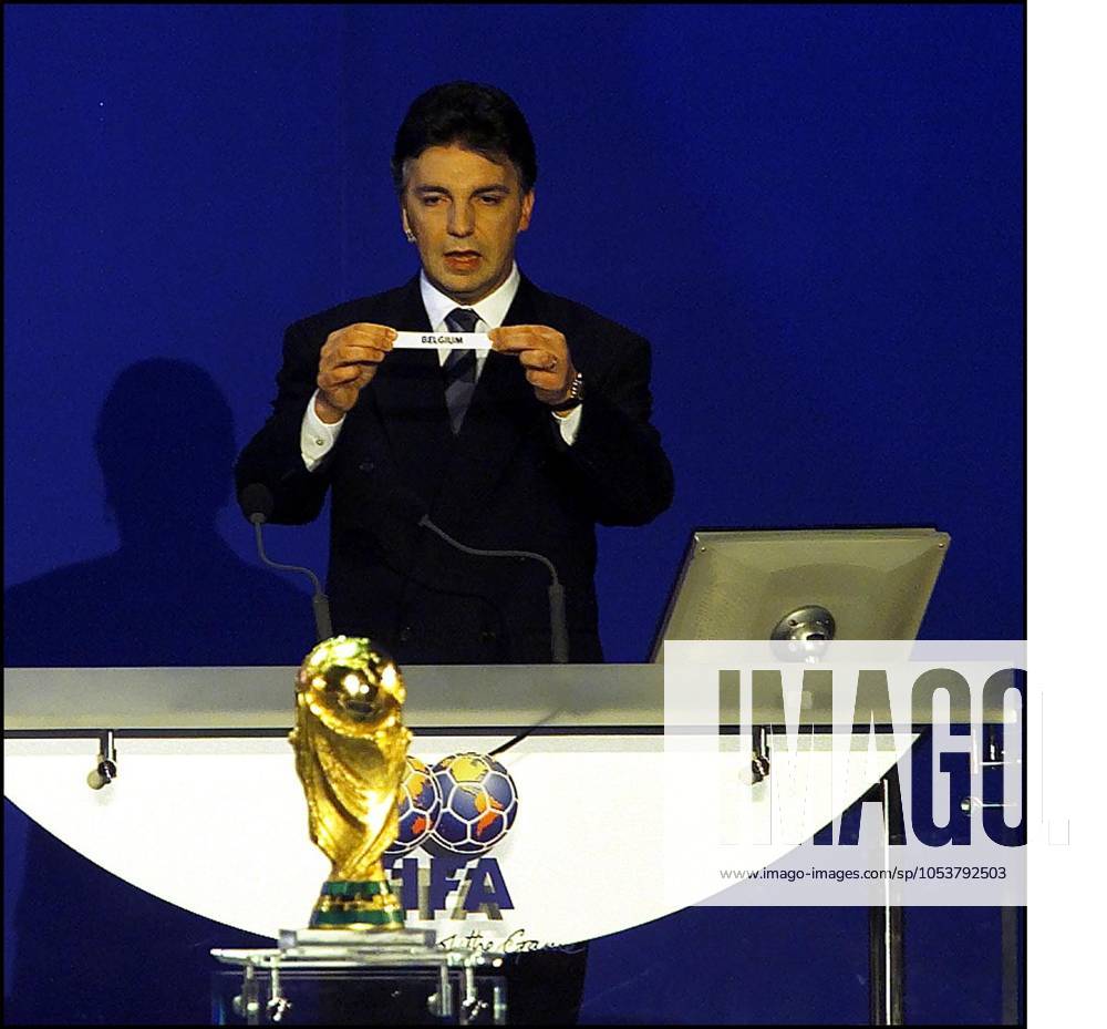 BUSAN 1 12 2001 2002 FIFA World Cup, WM, Weltmeisterschaft, Fussball KOREA japon japan TIRAGE AU SORT LOTING michel zen ruffinen PICTURES PHILIPPE CROCHET PHOTO NEWS BUSAN KOREA