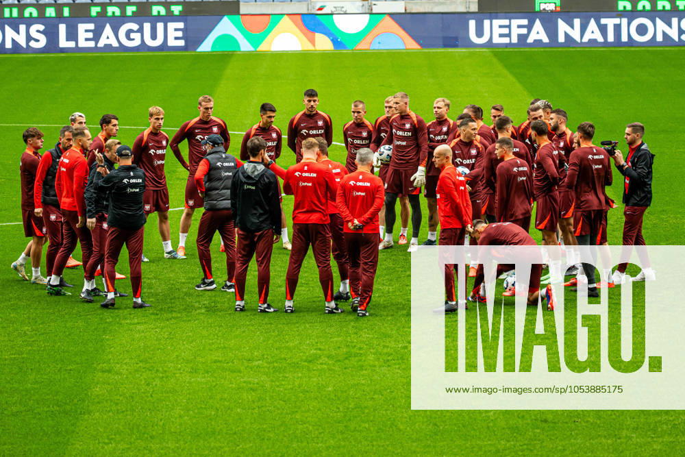 PORTO, ESTADIO DO DRAGAO, PILKA NOZNA (FOOTBALL), LIGA NARODOW UEFA 2024 ( UEFA NATIONAL LEAGUE 2024), MECZ PORTUGALIA - POLSKA ( PORTUGAL - POLAND ) KONFERENCJA I TRENING REPREZANTACJI PRZED MECZEM NZ trening Reprezentacji Polski MICHAL PROBIERZ FOTO LUKASZ SKWIOT CYFRASPORT NEWSPIX.PL --- Newspix.pl 20241114CSLS019
