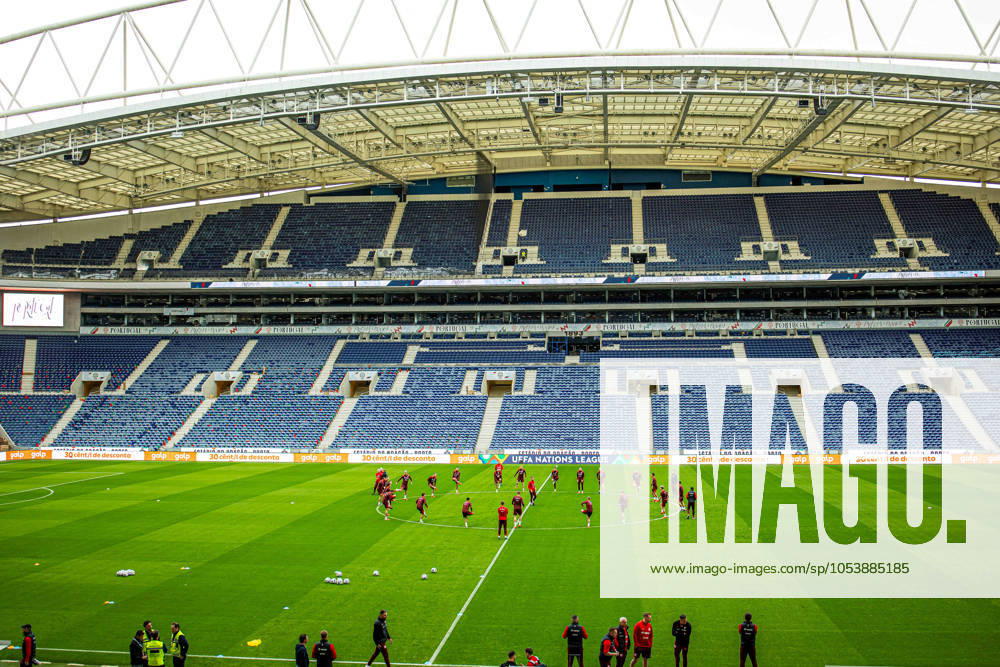 PORTO, ESTADIO DO DRAGAO, PILKA NOZNA (FOOTBALL), LIGA NARODOW UEFA 2024 ( UEFA NATIONAL LEAGUE 2024), MECZ PORTUGALIA - POLSKA ( PORTUGAL - POLAND ) KONFERENCJA I TRENING REPREZANTACJI PRZED MECZEM NZ trening Reprezentacji Polski estadio do dragao FOTO LUKASZ SKWIOT CYFRASPORT NEWSPIX.PL --- Newspix.pl 20241114CSLS022