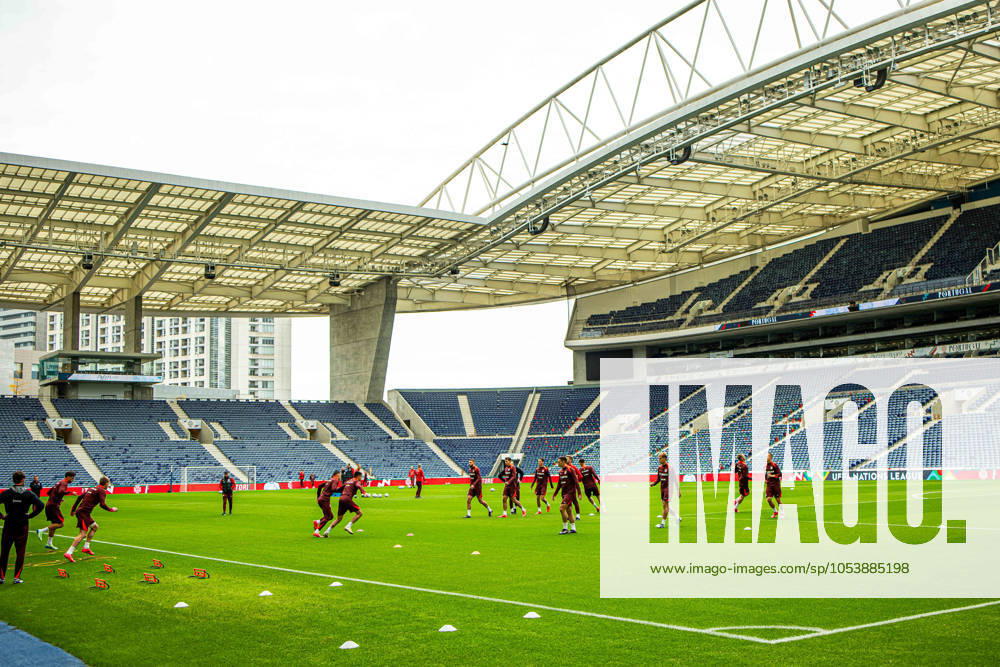 PORTO, ESTADIO DO DRAGAO, PILKA NOZNA (FOOTBALL), LIGA NARODOW UEFA 2024 ( UEFA NATIONAL LEAGUE 2024), MECZ PORTUGALIA - POLSKA ( PORTUGAL - POLAND ) KONFERENCJA I TRENING REPREZANTACJI PRZED MECZEM NZ trening Reprezentacji Polski estadio do dragao FOTO LUKASZ SKWIOT CYFRASPORT NEWSPIX.PL --- Newspix.pl 20241114CSLS026