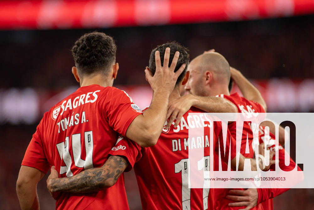 ANGEL DI MARIA from SL Benfica seen celebrating his goal with his teammates during the Liga Portugal Betclic 2024 25 match between SL Benfica and FC Porto at Estadio da Luz on November 10, 2024 in Lisboa, Portugal. Final score: SL Benfica 4:1 FC Porto Lisbon Portugal Lisboa Portugal - ZUMA Bet 20241110_spo_l192_019