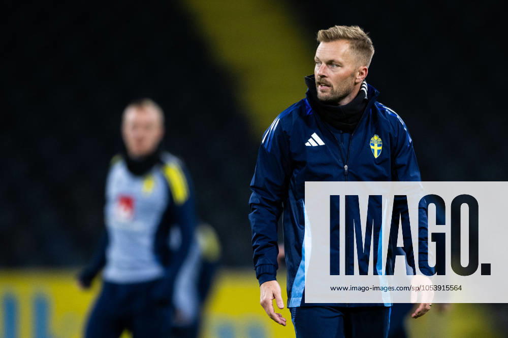 Assistant coach Sebastian Larsson of the Swedish men s football national team at a training session on November 15, 2024 in Stockholm Photo Emma Wallskog BILDBYRAN COP 320 EW0459 fotboll football soccer fotball nations league uefa nations league träning practice training sverige sweden sverige a bbeng
