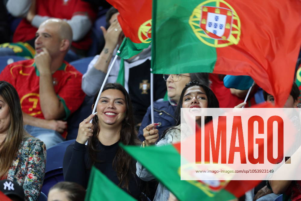 PORTO 15.11.2024 MECZ 5. KOLEJKA GRUPA A1 LIGA NARODOW SEZON 2024 25: PORTUGALIA - POLSKA --- UEFA NATIONS LEAGUE FOOTBALL MATCH: PORTUGAL - POLAND KIBICE PORTUGALII FOT. PIOTR KUCZA FOTOPYK NEWSPIX.PL --- newspix.pl