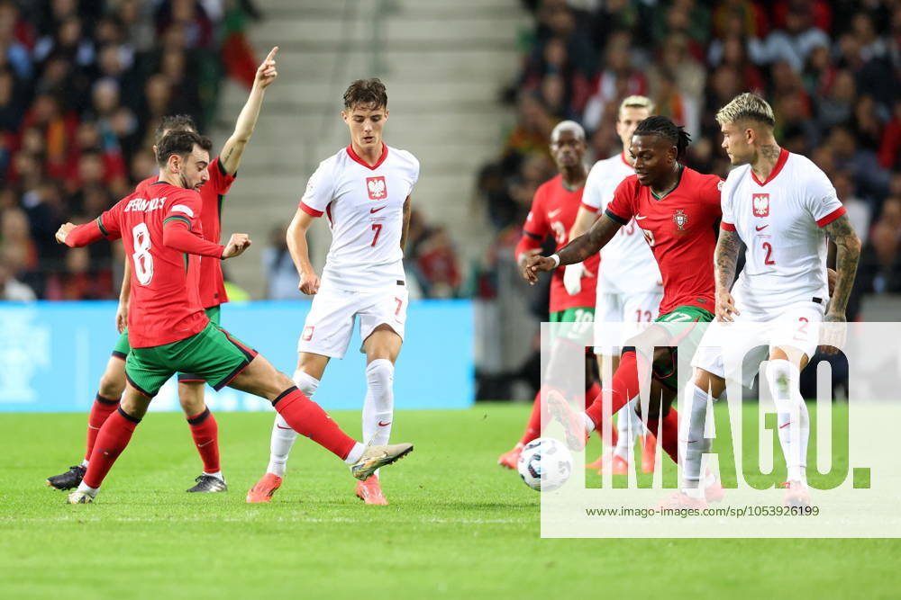 PORTO 15.11.2024 MECZ 5. KOLEJKA GRUPA A1 LIGA NARODOW SEZON 2024 25: PORTUGALIA - POLSKA --- UEFA NATIONS LEAGUE FOOTBALL MATCH: PORTUGAL - POLAND BRUNO FERNANDES KACPER URBANSKI RAFAEL LEAO KAMIL PIATKOWSKI FOT. PIOTR KUCZA FOTOPYK NEWSPIX.PL --- newspix.pl