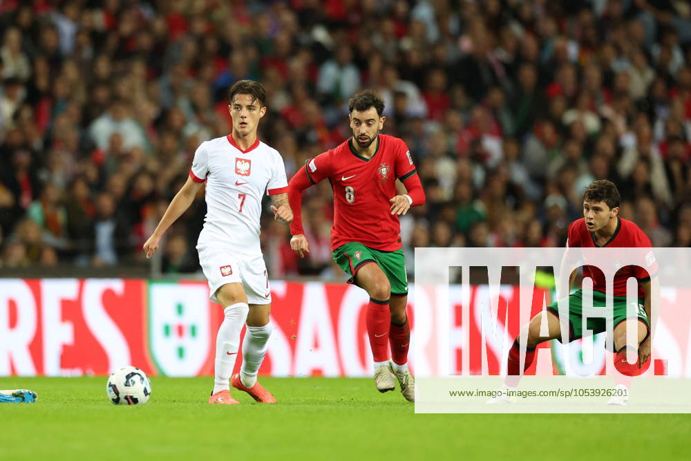 PORTO 15.11.2024 MECZ 5. KOLEJKA GRUPA A1 LIGA NARODOW SEZON 2024 25: PORTUGALIA - POLSKA --- UEFA NATIONS LEAGUE FOOTBALL MATCH: PORTUGAL - POLAND KACPER URBANSKI BRUNO FERNANDES JOAO NEVES FOT. PIOTR KUCZA FOTOPYK NEWSPIX.PL --- newspix.pl