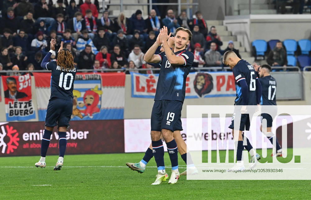 Football UEFA Nations League, Luxembourg Bulgaria, v l Mathias Olesen Luxembourg and team thanks the fans Luxembourg