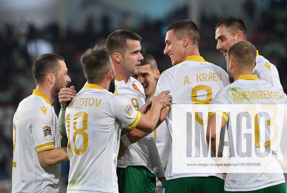 Football UEFA Nations League, Luxembourg Bulgaria, v l Andrian Kraev Bulgaria , Fabian Nuernberger Bulgaria celebrate the goal, Der Torjubel zum 0 1 Luxembourg