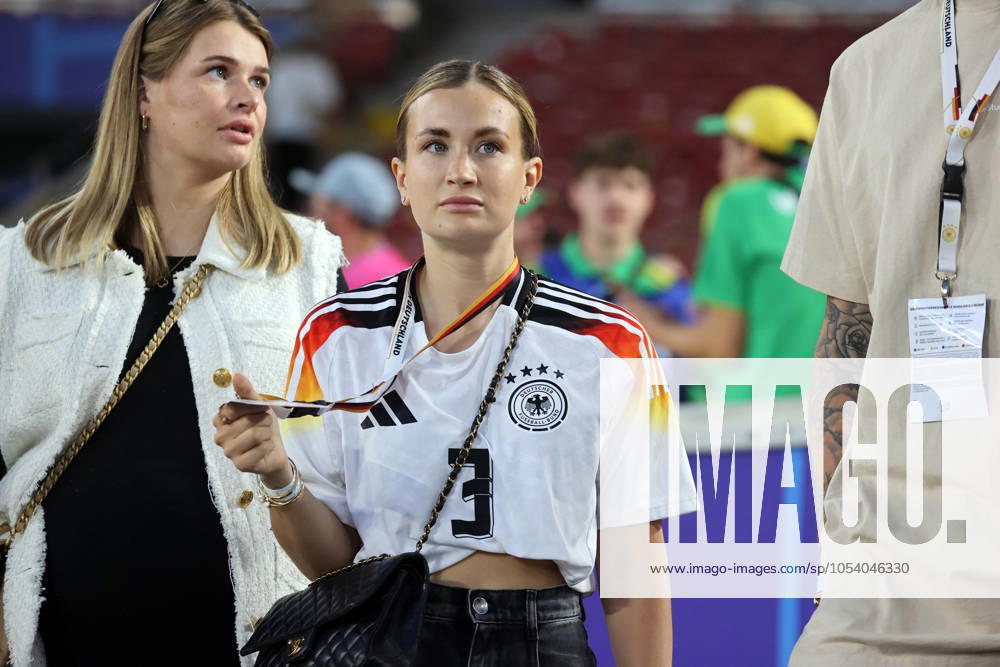 05 07 24 Spain Germany Germany, Stuttgart, 05 07 2024, football, UEFA Euro 2024, quarter-finals, Spain Germany Katharina Raum, wife of David Raum Germany