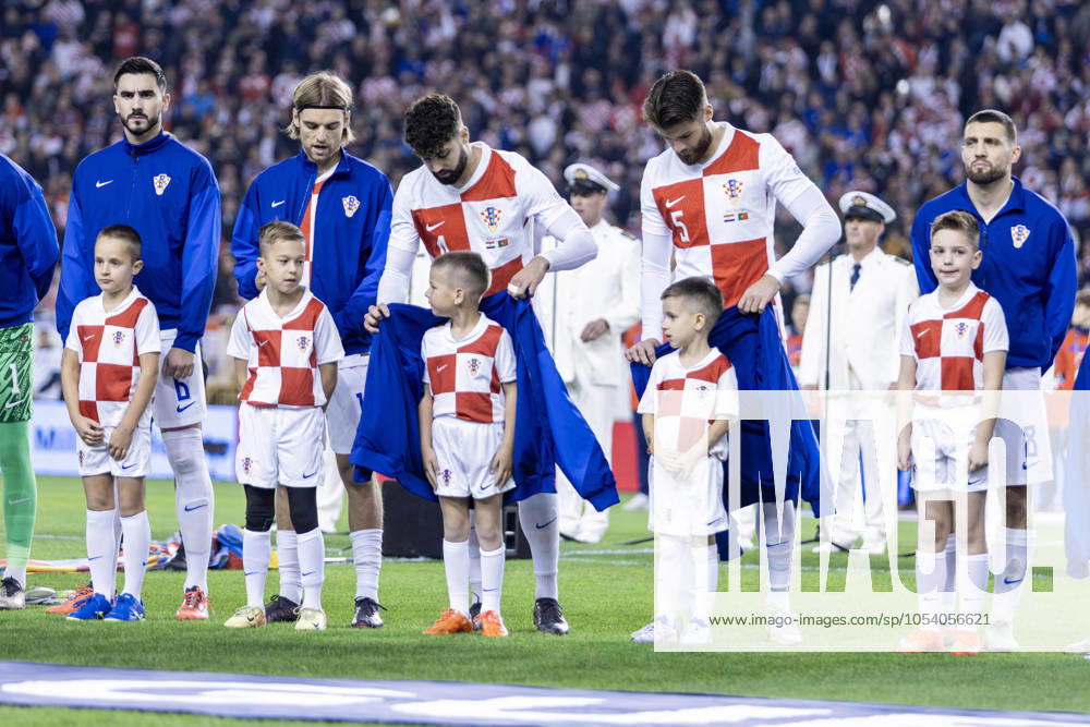Nations League - League A, Group A1 - Croatia vs Portugal 1:1. - During the performance of the national anthem, Croatians Josko Gvardiol 4 and Duje Caleta-Car 5 gave their shirts to the children because it was cold. Split Croatia - ZUMALEAG 20241118_mda_p210_434