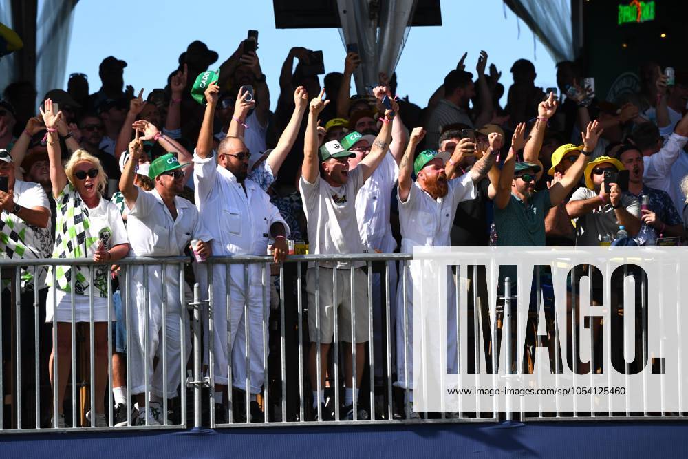 GOLF AUSTRALIAN PGA, Golf Herren Crowds react at the party hole during the Australian PGA Championship at Royal Queensland Golf Club in Brisbane, Saturday, November 23, 2024. ( NO ARCHIVING, , NO USE IN BOOKS WITHOUT CONSENT BRISBANE QUEENSLAND AUSTRALIA
