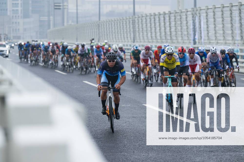 KW47 (241124) -- MACAO, Nov. 24, 2024 -- Cyclists compete during the 2024 Guangdong-Hong Kong-Macao Road cycling, Rad, Radsport, Strasse Race and the test event for China s 15th National Games in Macao, south China, Nov. 24, 2024. ) (SP)CHINA-MACAO-CYCLING-GREATER BAY AREA-ROAD RACE(CN) CheongxKamxKa