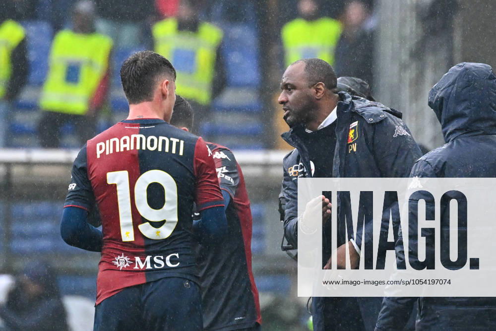 Head coach Patrick Vieira and Andrea Pinamonti during the Serie A soccer match between Genoa and Cagliari at the Luigi Ferraris Stadium in Genoa, Italy - Sunday, November 24, 2024. - Soccer .