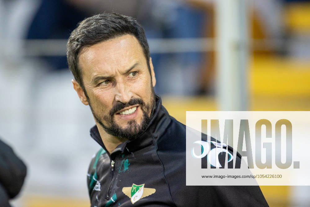 CESAR PEIXOTO Moreirense head coach seen during the TaoÂßa de Portugal 2024 25 match between Moreirense FC and FC Porto at EstoÂ¡dio Comendador Joaquim de Almeida Freitas on October 19, 2024 in Moreira de CoÂ³negos, Portugal. Moreira De CoÂ³Negos Portugal - ZUMAl192 20241124_zsp_l192_003