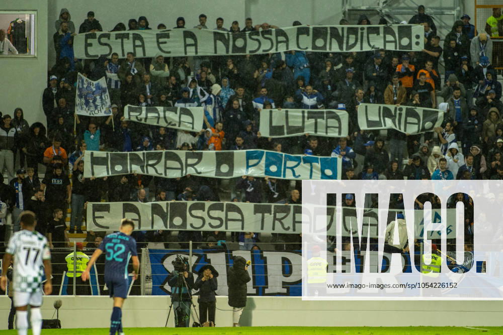 FC Porto supporters claimed more from the players during the TaoÂßa de Portugal 2024 25 match between Moreirense FC and FC Porto at Esto¡dio Comendador Joaquim de Almeida Freitas on October 19, 2024 in Moreira de Co³negos, Portugal. Moreira De Co³Negos Portugal - ZUMAl192 20241124_zsp_l192_014