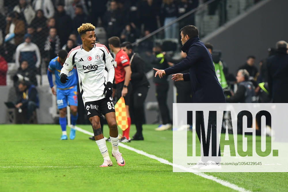 Gedson Fernandes and Coach Giovanni van Bronckhorst of Besiktas during the Turkish Super League match between Besiktas and Goztepe at Tupras Stadium in Istanbul , Turkey on November 24 , 2024. ( Photo by Seskimphoto ) Besiktas v Goztepe - Turkish Super League