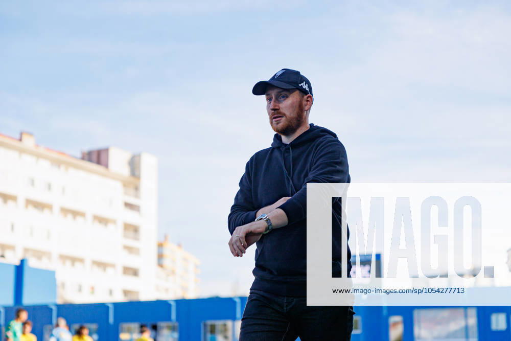 Ian Cathro seen during Liga Portugal game between teams of GD Estoril Praia and AVS Futebol SAD at Estadio Antonio Coimbra da Mota (Maciej Rogowski) Estoril Estadio Antonio Coimbra da Mota Portugal