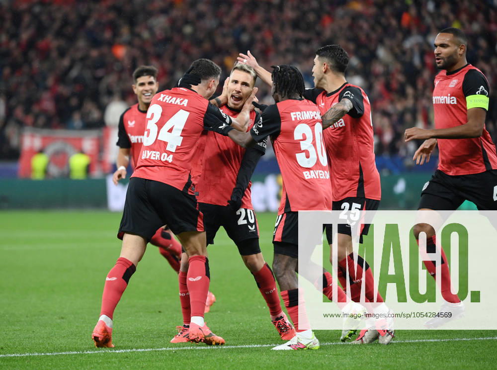 Jubel 2 0 v li , Granit Xhaka Bayer 04 Leverkusen , Alejandro Grimaldo Bayer 04 Leverkusen , Jeremie Frimpong Bayer 04 Leverkusen , Exequiel Palacios Bayer 04 Leverkusen , Jonathan Tah Bayer 04 Leverkusen 26 11 2024, Football UEFA Champions League 2024 25, 5 Matchday Bayer 04 Leverkusen RB Salzburg Leverkusen BayArena Nordrhein Westfalen Germany Team2