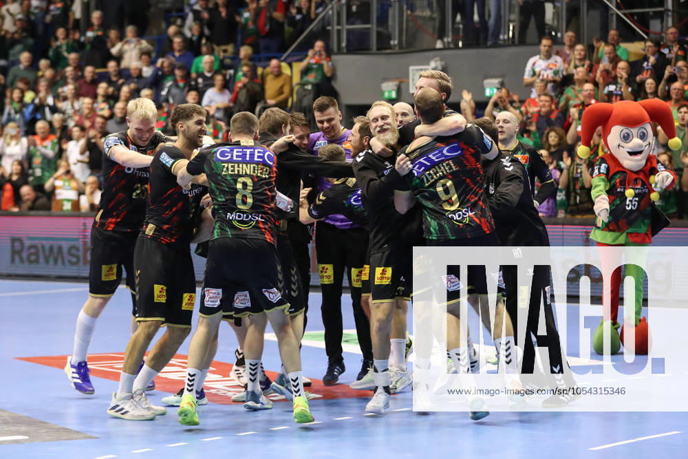 Handball, EHF Champions League, SC Magdeburg FC Barcelona v l Magdeburg Cheers over the victory, cheers after the end of the game Magdeburg