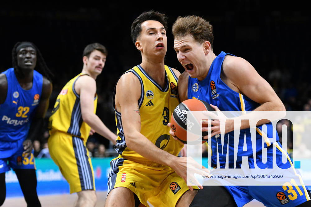 Rokas Jokubaitis Maccabi Playtika Tel Aviv, 31 and Matteo Spagnolo ALBA Berlin, 3 GER, ALBA Berlin vs Maccabi Playtika Tel Aviv, basketball, EuroLeague, 2024 2025 season, Matchday 12, 28 11 2024 GER, ALBA Berlin vs Maccabi Playtika Tel Aviv, basketball, EuroLeague, 2024 2025 season, Matchday 12, 28 11 2024 Berlin