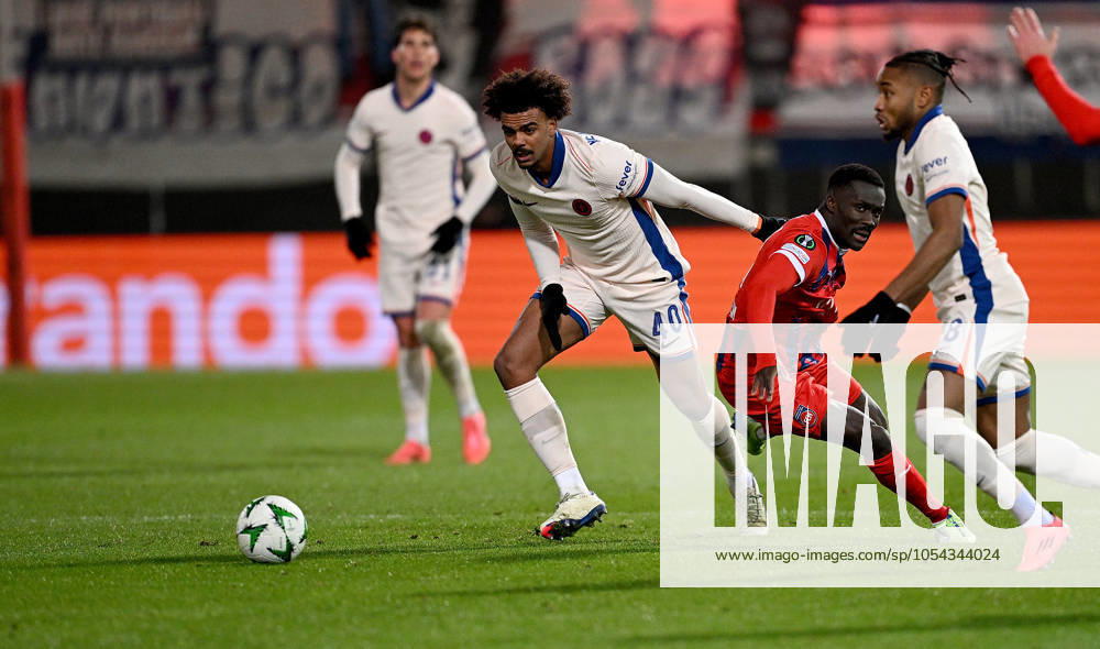 Football Conference League Season 2024 2025 Preliminary Round 4 Matchday 1 FC Heidenheim FC Chelsea London 28 11 2024 Renato Veiga left, FC Chelsea v Sirlord Conteh right, 1 FC Heidenheim