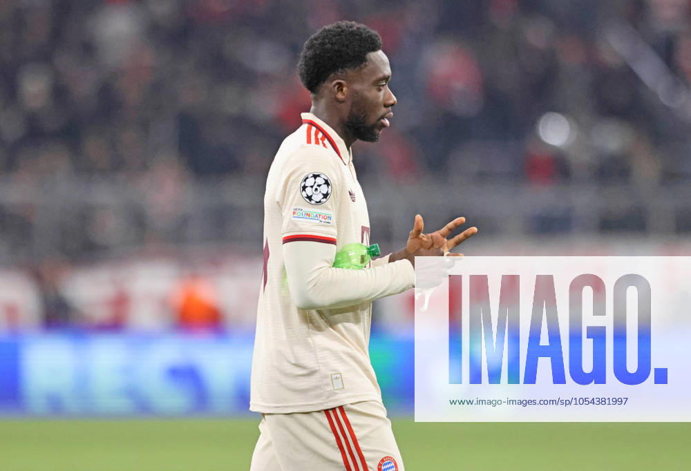 19 Alphonso Davies FCB Portraet, Portrait, Football FC Bayern Munich Paris Saint Germain UEFA Champions League 26 11 2024 Allianz Arena PHOTO Mladen Lackovic LakoPress