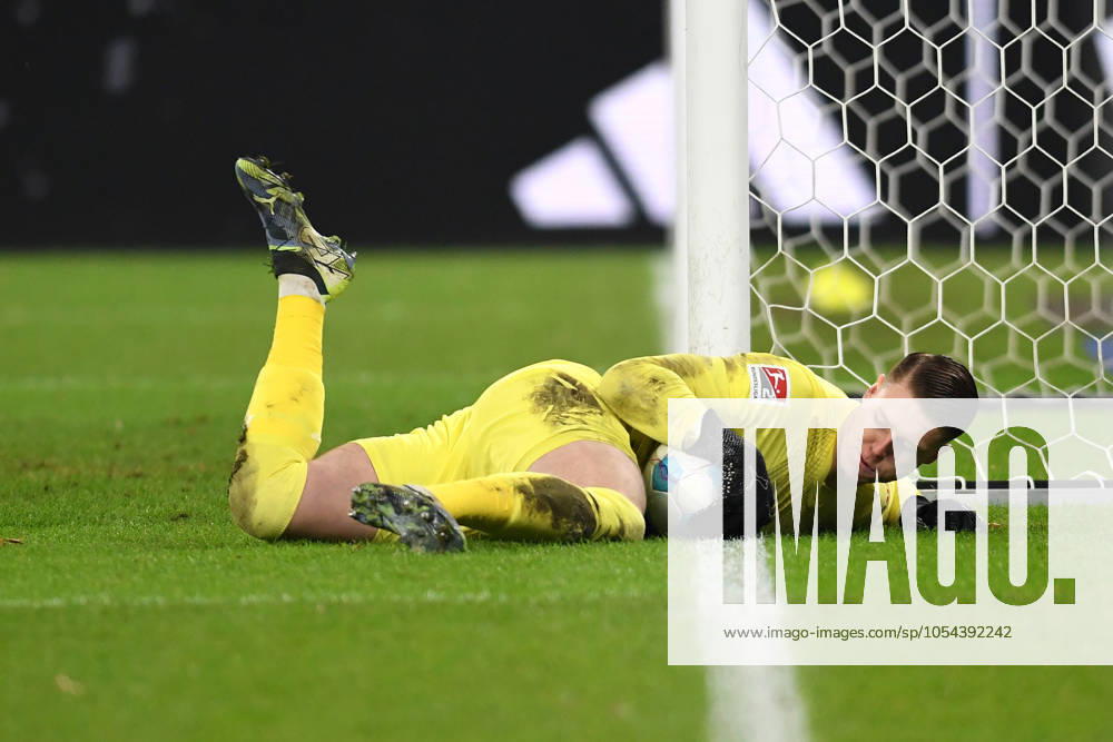 Goalkeeper Julian Krahl 1 FC Kaiserslautern in action, on the ball, single action during the 2 Bundesliga match between FC Schalke 04 and 1 FC Kaiserslautern at Veltins Arena on November 29, 2024 in Gelsenkirchen, Germany Photo by Ralf Treese DeFodi Images Goalkeeper Julian Krahl 1 FC Kaiserslautern controls the ball during the 2 Bundesliga match between FC Schalke 04 and 1 FC Kaiserslautern at Veltins Arena on November 29, 2024 in Gelsenkirchen, Germany Photo by Ralf Treese DeFodi Images DFB DFL REGULATIONS PROHIBIT ANY USE OF PHOTOGRAPHS AS IMAGE SEQUENCES AND OR QUASI VIDEO Defodi 521 S04FCK20241129 004 Defodi-521 DFB DFL REGULATIONS PROHIBIT ANY USE OF PHOTOGRAPHS AS IMAGE SEQUENCES AND OR QUASI-VIDEO.