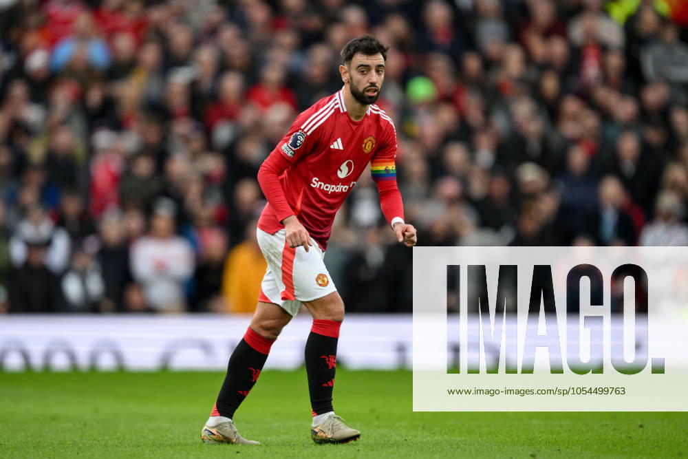 Premier League Manchester United, ManU v Everton Bruno Fernandes of Manchester United wearing his Rainbow Laces captains armband during the Premier League match Manchester United vs Everton at Old Trafford, Manchester, United Kingdom, 1st December 2024 (Photo by Craig Thomas News Images) Manchester Old Trafford Greater Manchester United Kingdom