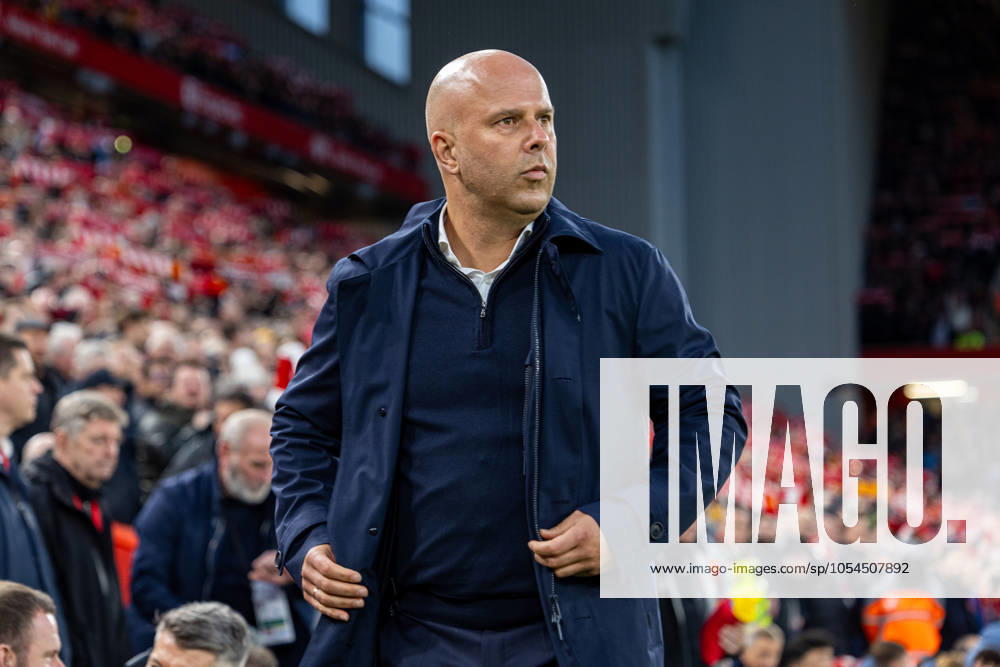 Football - FA Premier League - Liverpool FC v Manchester City FC LIVERPOOL, ENGLAND - Sunday, December 1, 2024: Liverpool s head coach Arne Slot during the FA Premier League match between Liverpool FC and Manchester City FC at Anfield. (Photo by David Rawcliffe Propaganda) LIVERPOOL Anfield MERSEYSIDE ENGLAND