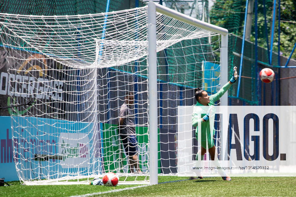 Ferroviária x Grêmio SÃO PAULO, SP - 01.12.2024: FERROVIÁRIA X GRÊMIO - Goalkeeper Isa Condorelli (Grêmio) saves a penalty during the match between Ferroviária and Grêmio, valid for the second round of the Copinha Feminina and held on Sunday morning (01) at the Ibrachina Arena in São Paulo, SP. (Photo: Rodilei Morais Fotoarena) x2659867x RodileixMorais
